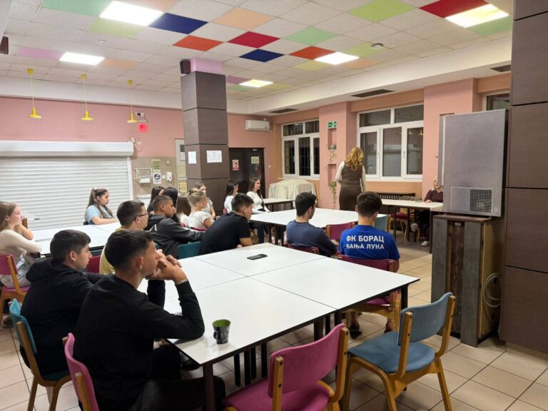 tribina na temu Adapticije učenika